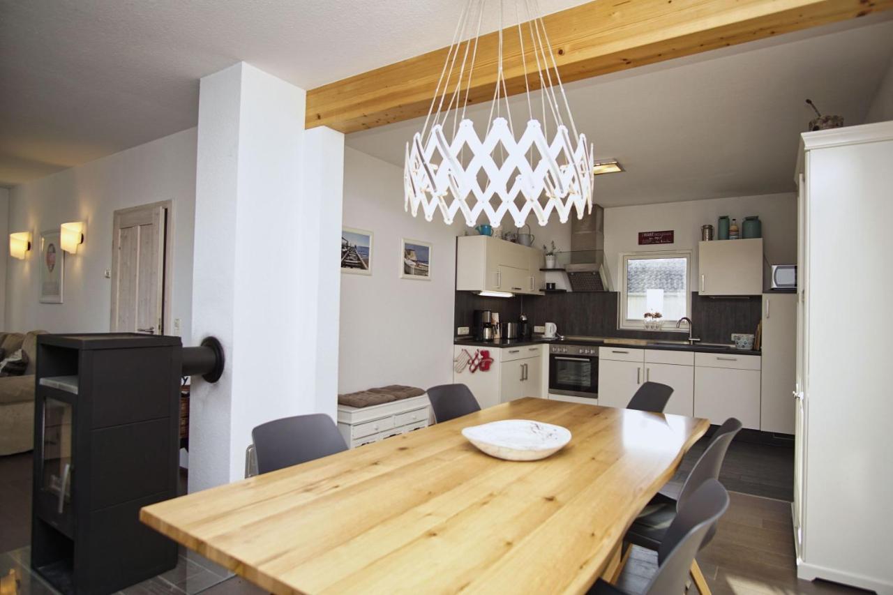 Komfortables Haus Mit Kamin, Sauna, Garten, Terrasse - Ferienhaus Sternschnuppe Wiek auf Rügen Dış mekan fotoğraf